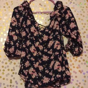 Beautiful Hollister blouse